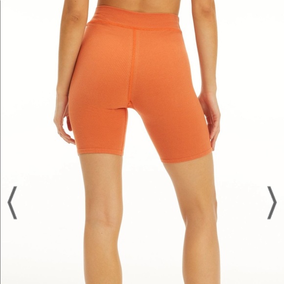 Good American Seamless Rib Bike Shorts - Picture 3 of 10